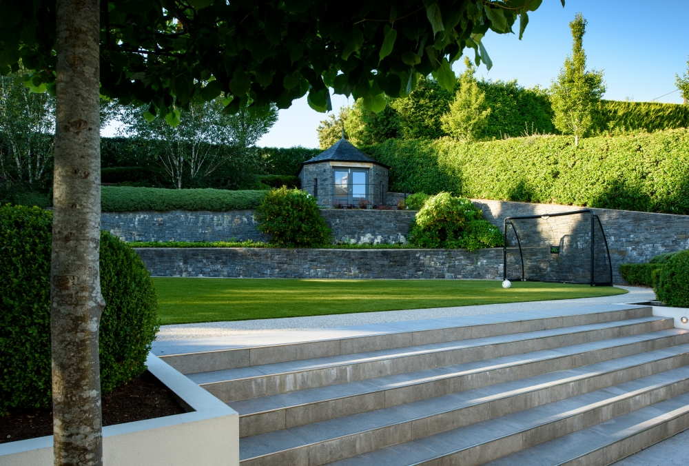 Beautifully_Landscaped_Distinguished_Home_15