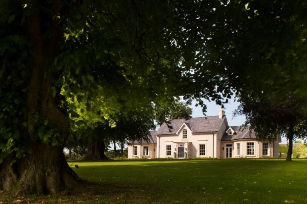 Country House with Glazed Link 