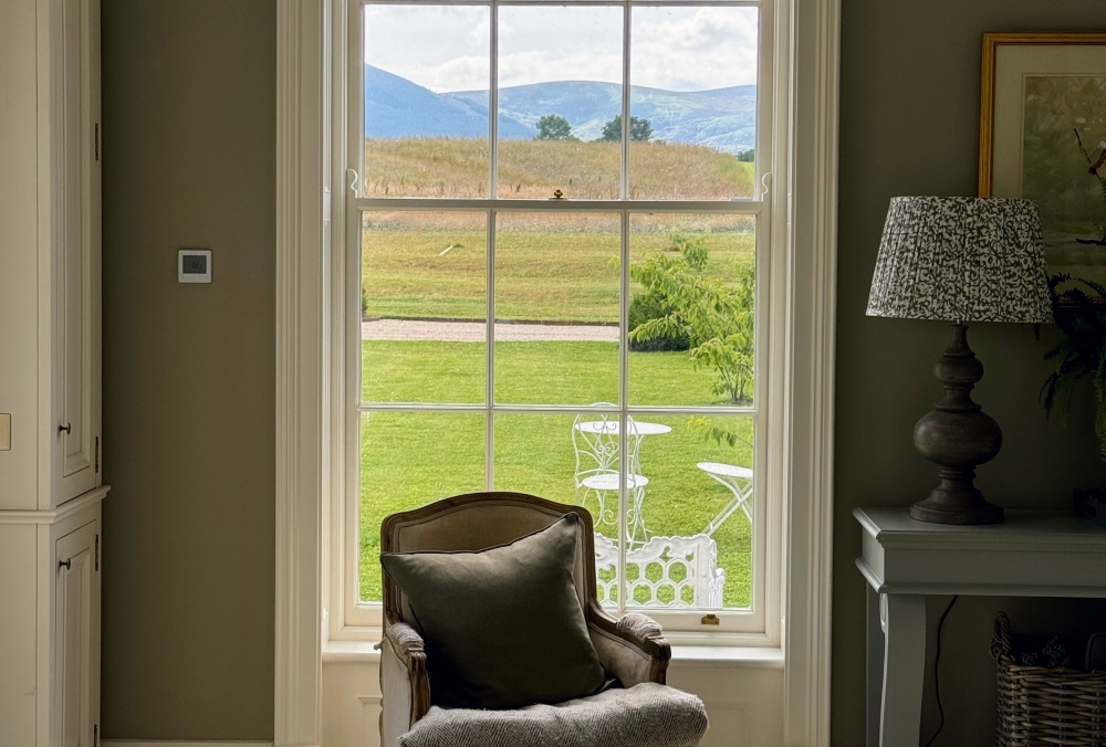 Picturesque Newbuild with Mountain Views
