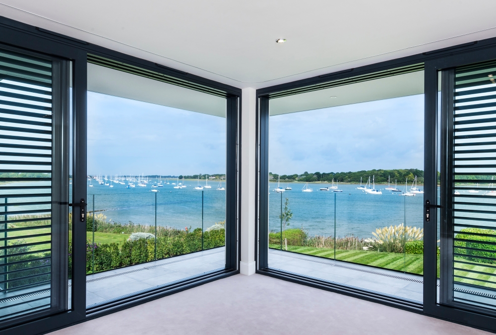 coastal-residence-overlooking-chichester-harbour-west-sussex-located-within-an-area-controlled-by-the-chichester-harbour-conservancy-10