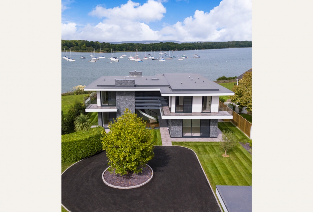 coastal-residence-overlooking-chichester-harbour-west-sussex-located-within-an-area-controlled-by-the-chichester-harbour-conservancy-12